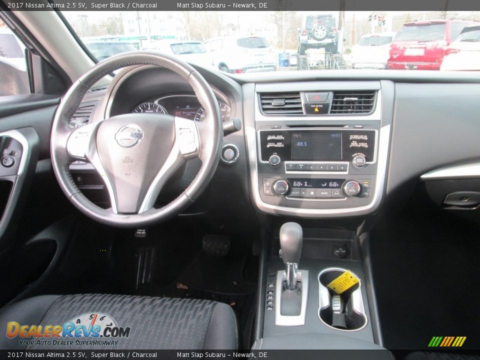2017 Nissan Altima 2.5 SV Super Black / Charcoal Photo #10