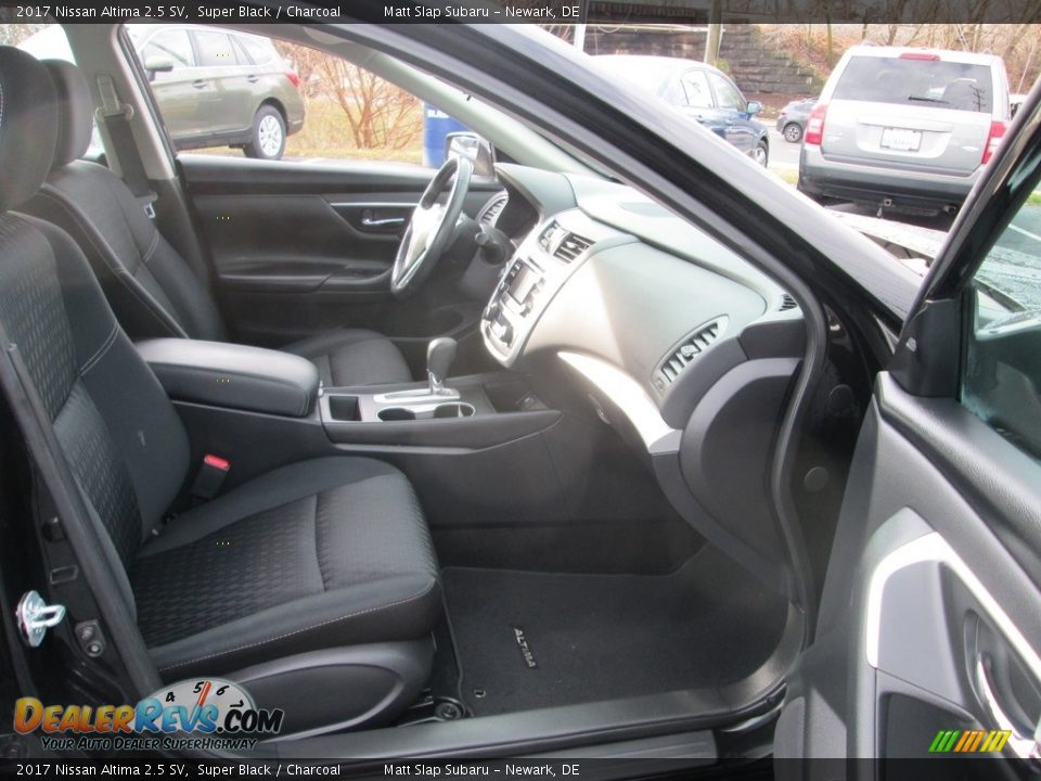 2017 Nissan Altima 2.5 SV Super Black / Charcoal Photo #18
