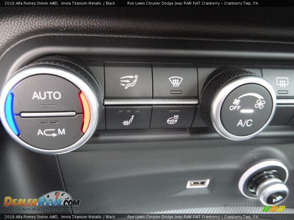 2019 Alfa Romeo Stelvio AWD Imola Titanium Metallic / Black Photo #24