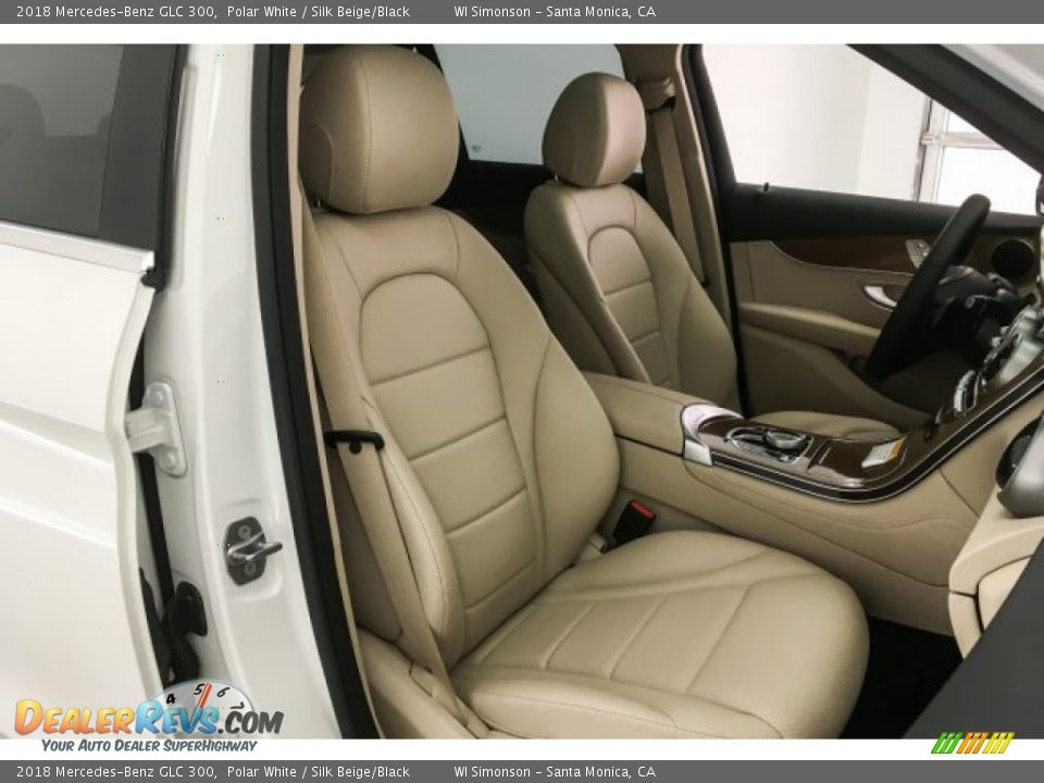 2018 Mercedes-Benz GLC 300 Polar White / Silk Beige/Black Photo #2