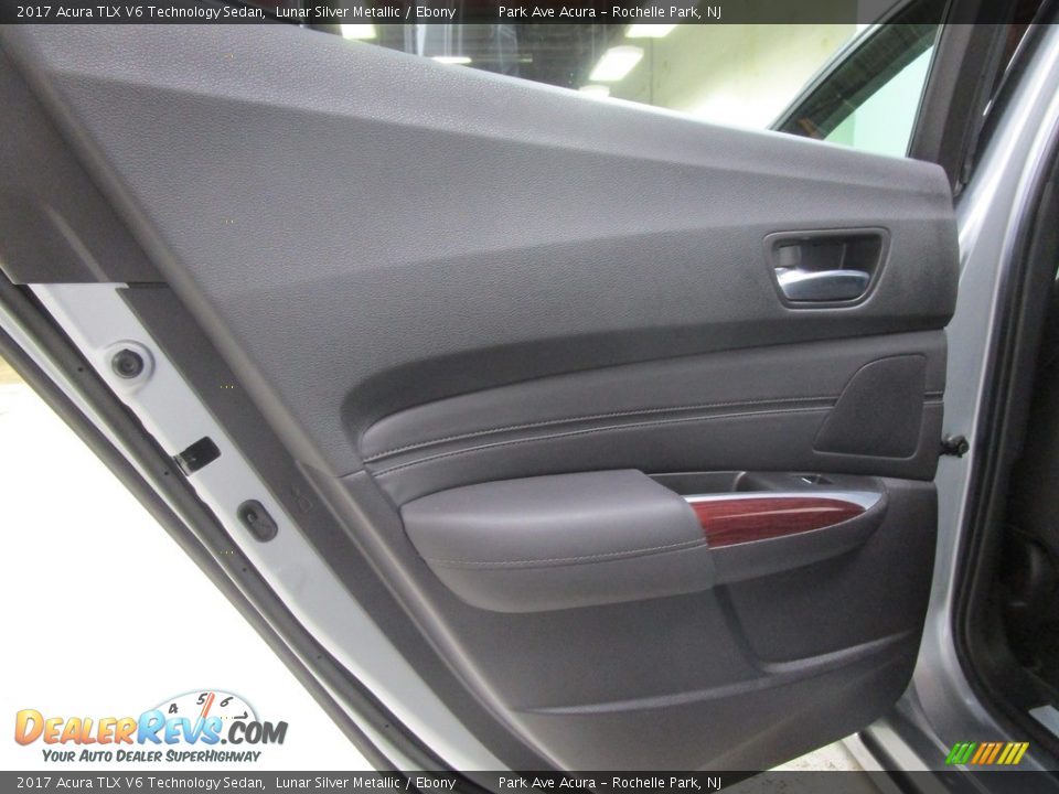 2017 Acura TLX V6 Technology Sedan Lunar Silver Metallic / Ebony Photo #10
