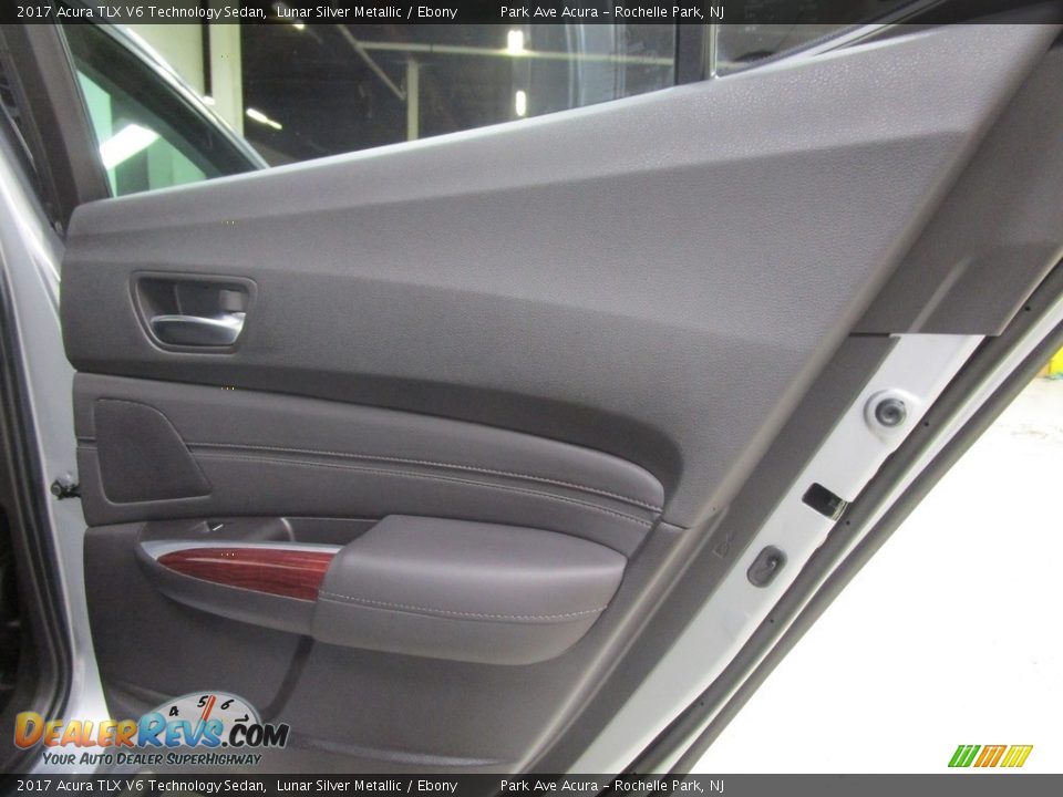 2017 Acura TLX V6 Technology Sedan Lunar Silver Metallic / Ebony Photo #16