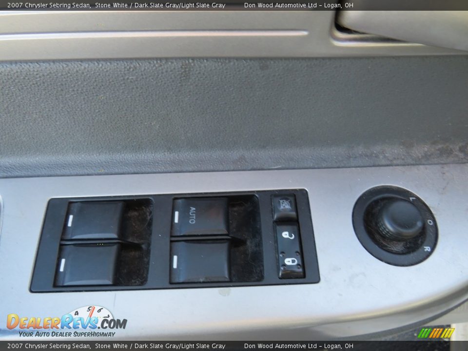 2007 Chrysler Sebring Sedan Stone White / Dark Slate Gray/Light Slate Gray Photo #30