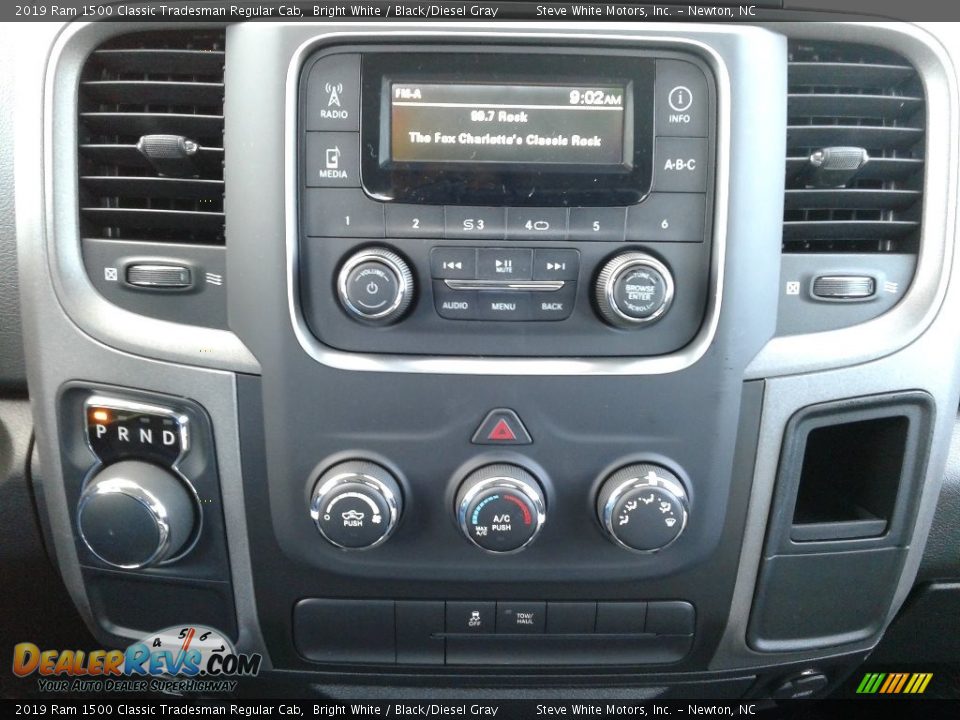 2019 Ram 1500 Classic Tradesman Regular Cab Bright White / Black/Diesel Gray Photo #18