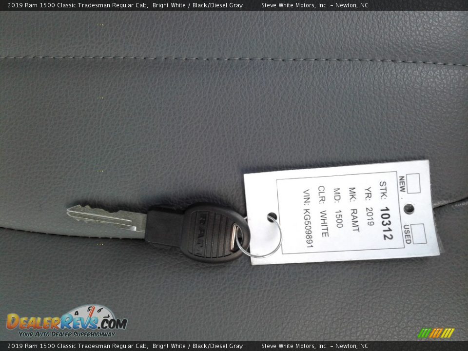 2019 Ram 1500 Classic Tradesman Regular Cab Bright White / Black/Diesel Gray Photo #24