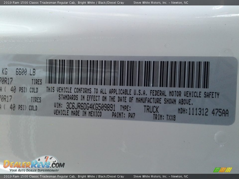 2019 Ram 1500 Classic Tradesman Regular Cab Bright White / Black/Diesel Gray Photo #26