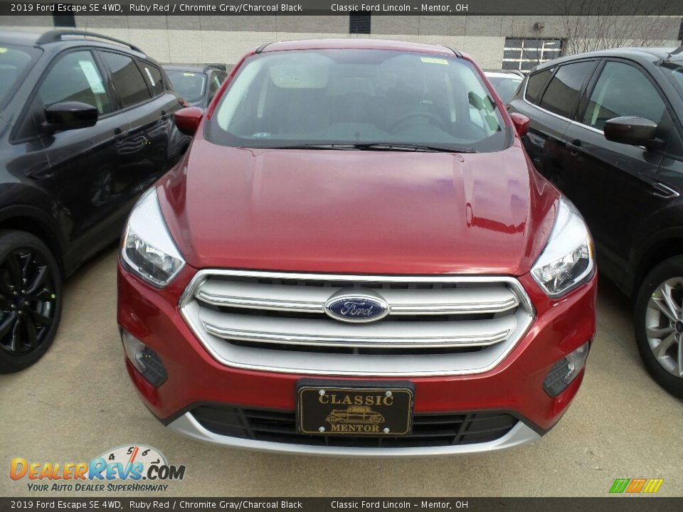 2019 Ford Escape SE 4WD Ruby Red / Chromite Gray/Charcoal Black Photo #2