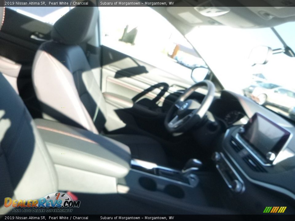 2019 Nissan Altima SR Pearl White / Charcoal Photo #10