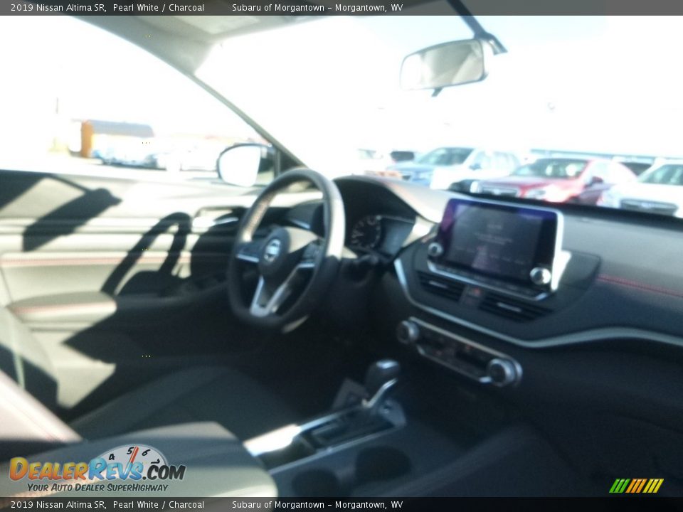 2019 Nissan Altima SR Pearl White / Charcoal Photo #11