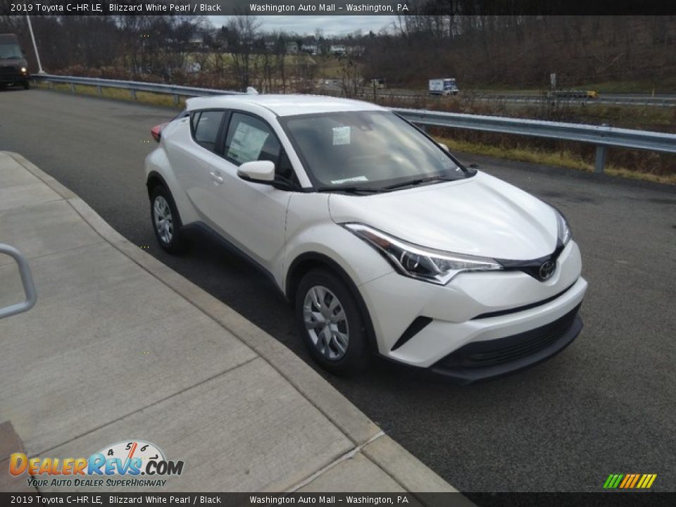 Front 3/4 View of 2019 Toyota C-HR LE Photo #9