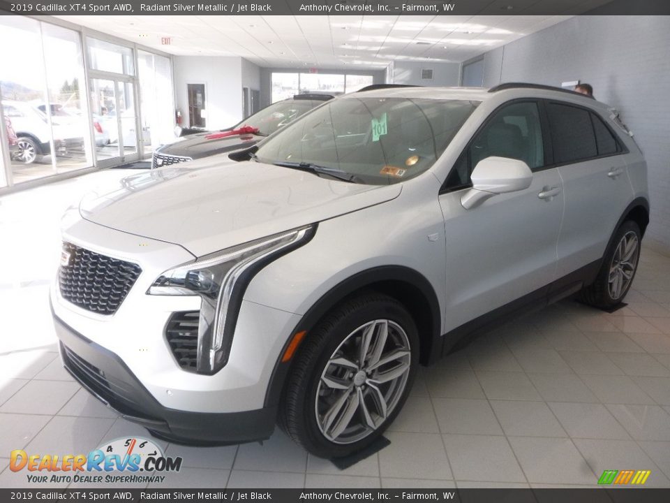 Front 3/4 View of 2019 Cadillac XT4 Sport AWD Photo #10