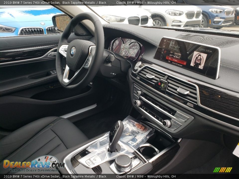 Dashboard of 2019 BMW 7 Series 740i xDrive Sedan Photo #4