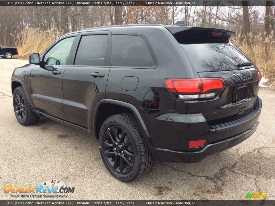 2019 Jeep Grand Cherokee Altitude 4x4 Diamond Black Crystal Pearl / Black Photo #4