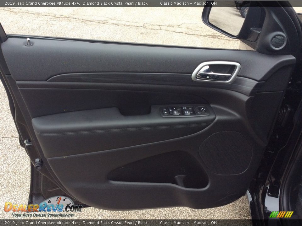 2019 Jeep Grand Cherokee Altitude 4x4 Diamond Black Crystal Pearl / Black Photo #8