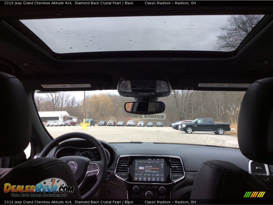 2019 Jeep Grand Cherokee Altitude 4x4 Diamond Black Crystal Pearl / Black Photo #11