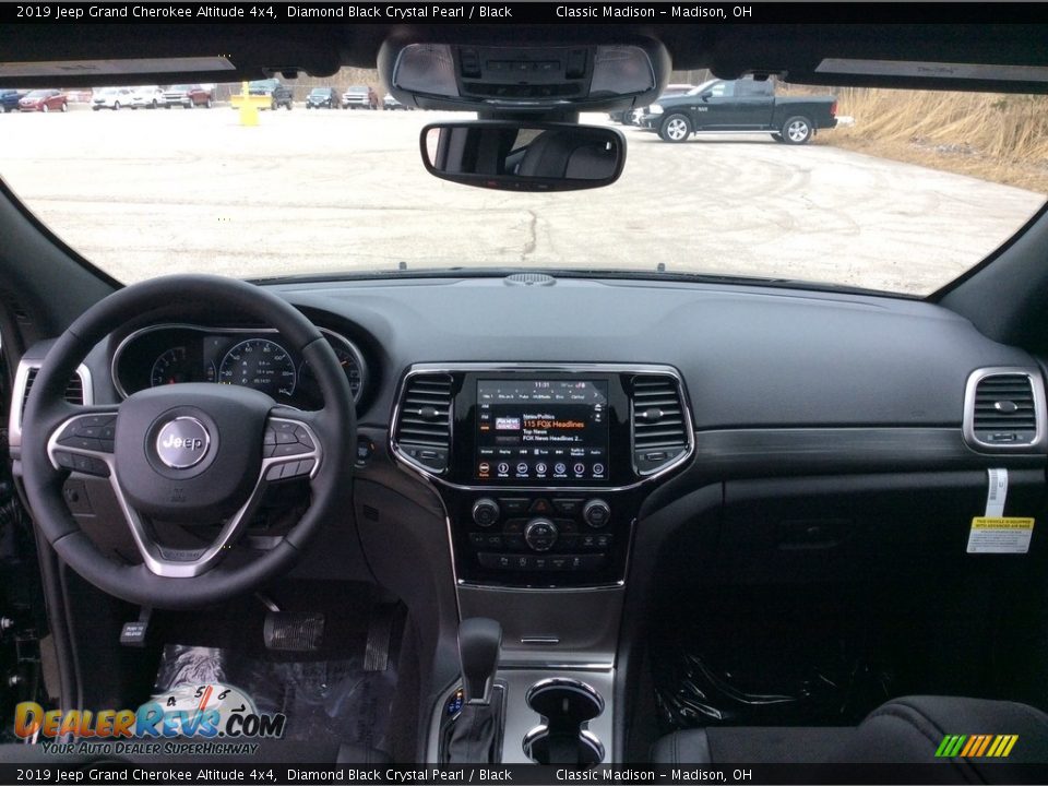 2019 Jeep Grand Cherokee Altitude 4x4 Diamond Black Crystal Pearl / Black Photo #12