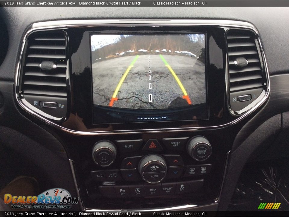 2019 Jeep Grand Cherokee Altitude 4x4 Diamond Black Crystal Pearl / Black Photo #17