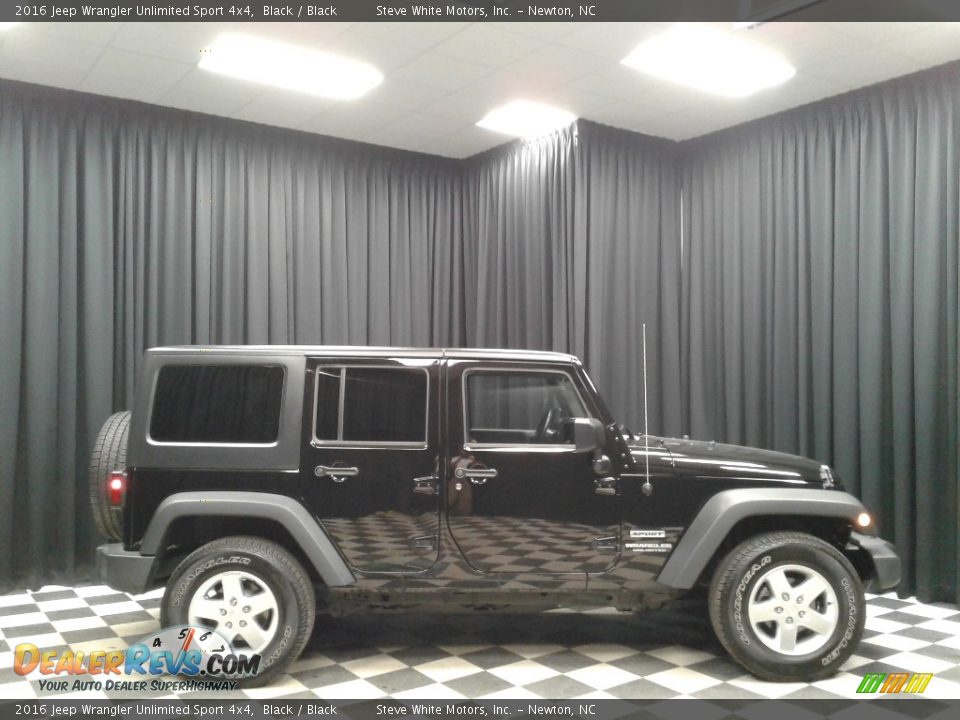 2016 Jeep Wrangler Unlimited Sport 4x4 Black / Black Photo #5