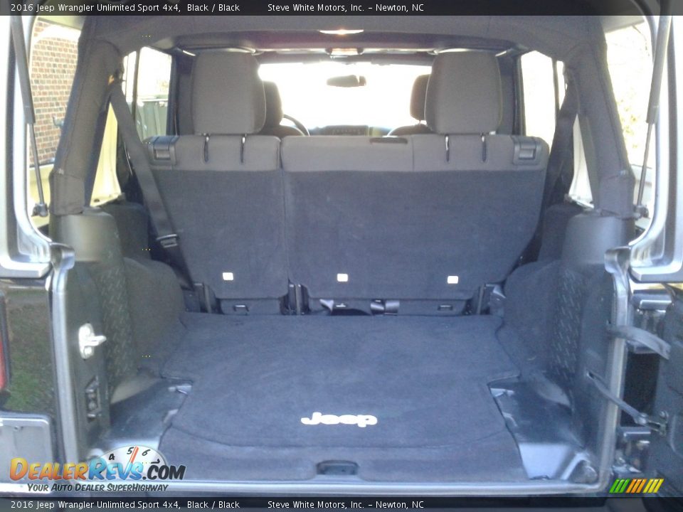 2016 Jeep Wrangler Unlimited Sport 4x4 Black / Black Photo #12