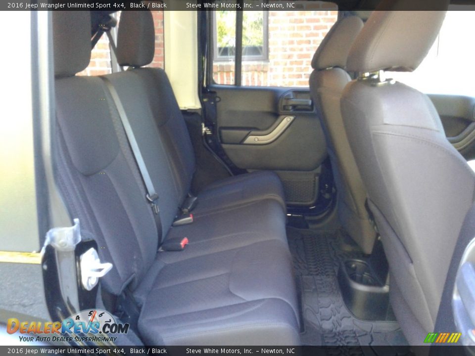 2016 Jeep Wrangler Unlimited Sport 4x4 Black / Black Photo #13