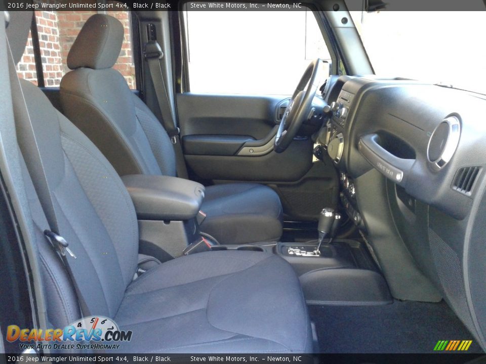 2016 Jeep Wrangler Unlimited Sport 4x4 Black / Black Photo #14
