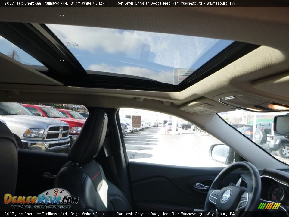 2017 Jeep Cherokee Trailhawk 4x4 Bright White / Black Photo #12