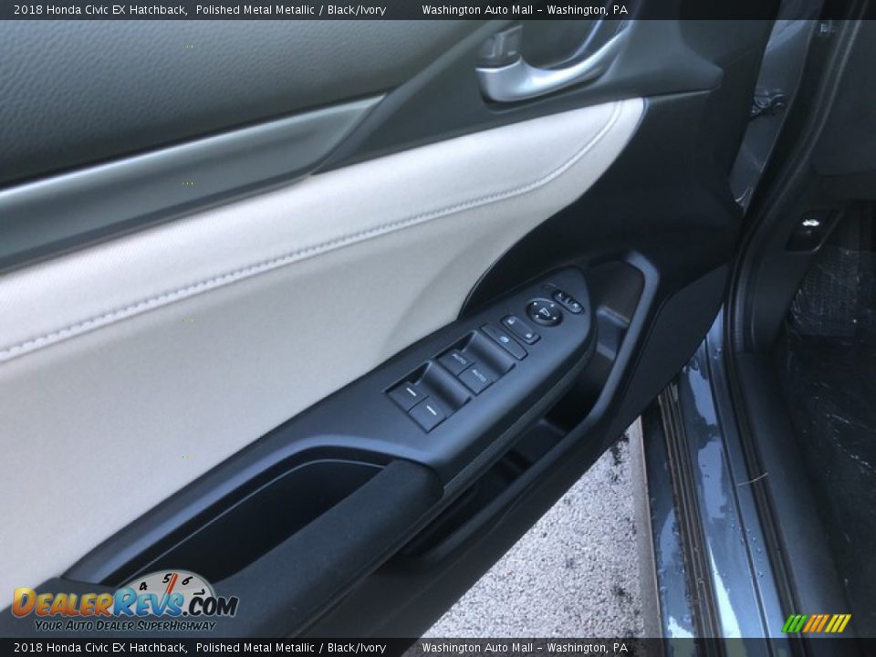 2018 Honda Civic EX Hatchback Polished Metal Metallic / Black/Ivory Photo #13