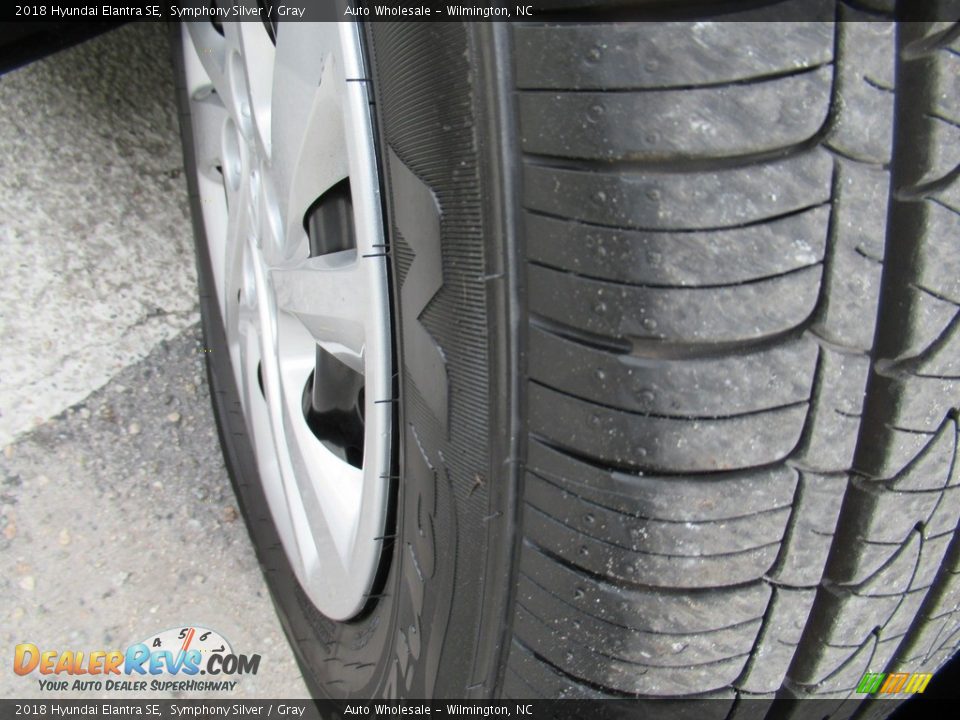2018 Hyundai Elantra SE Symphony Silver / Gray Photo #8