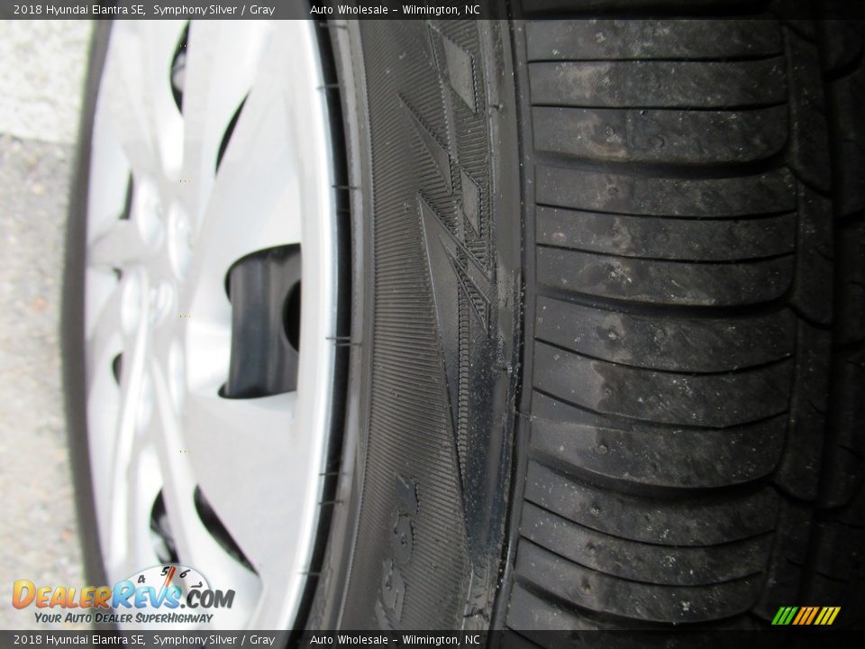2018 Hyundai Elantra SE Symphony Silver / Gray Photo #10