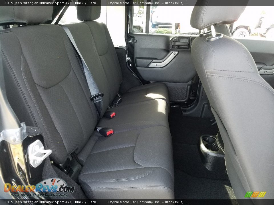 2015 Jeep Wrangler Unlimited Sport 4x4 Black / Black Photo #11