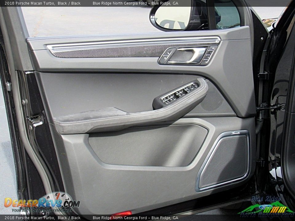 2018 Porsche Macan Turbo Black / Black Photo #33