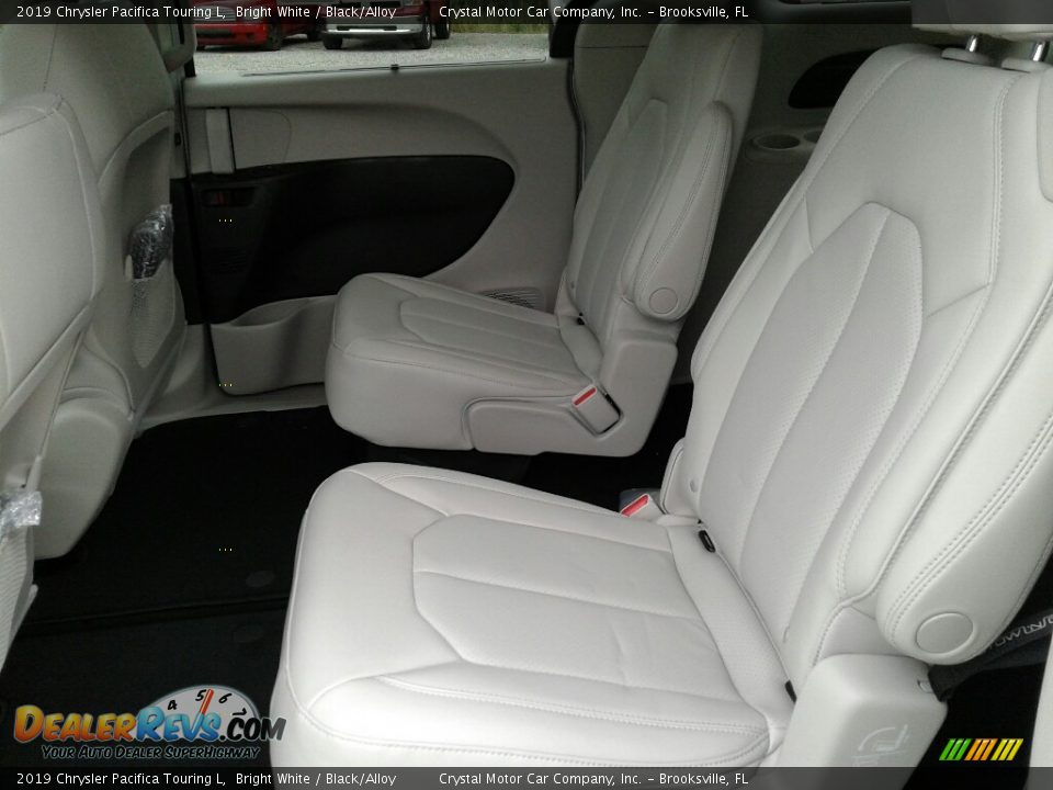 2019 Chrysler Pacifica Touring L Bright White / Black/Alloy Photo #10