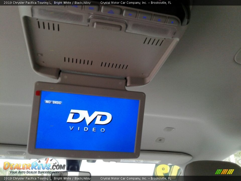 2019 Chrysler Pacifica Touring L Bright White / Black/Alloy Photo #17