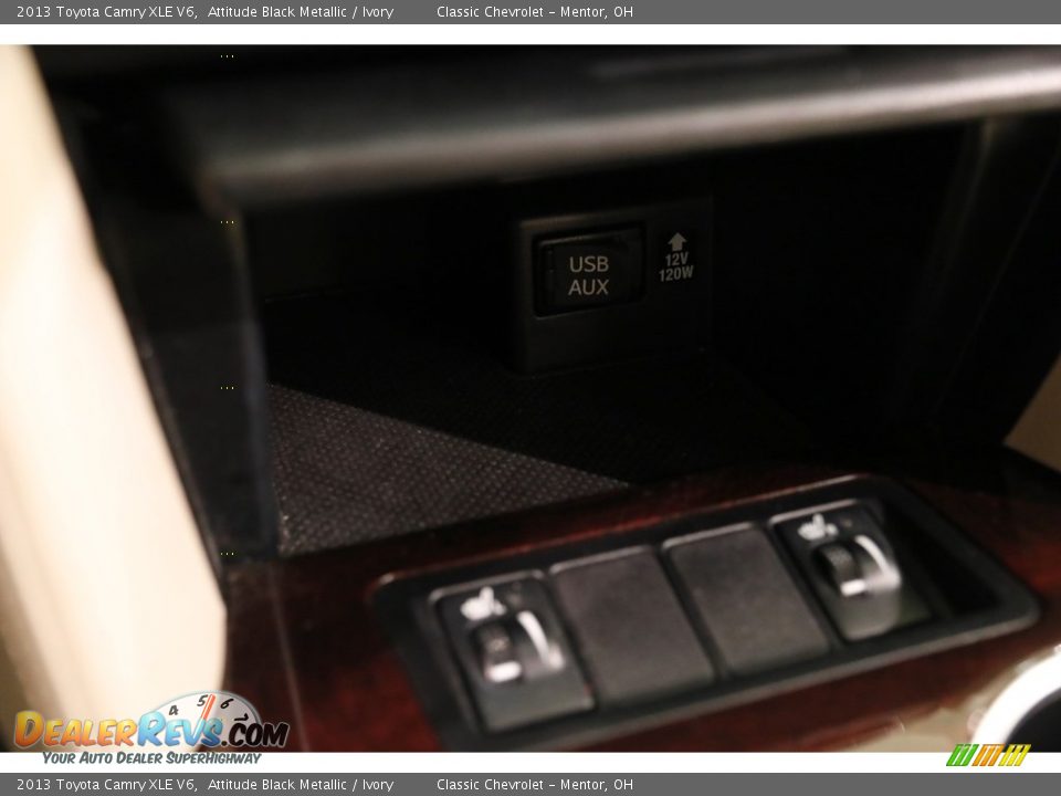 2013 Toyota Camry XLE V6 Attitude Black Metallic / Ivory Photo #17