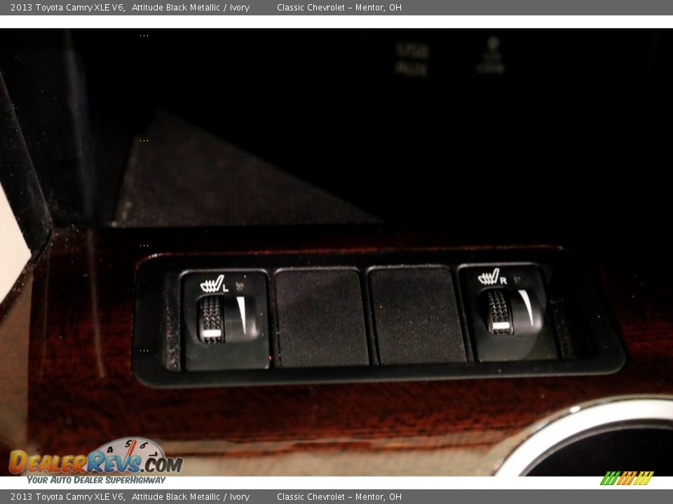 2013 Toyota Camry XLE V6 Attitude Black Metallic / Ivory Photo #18