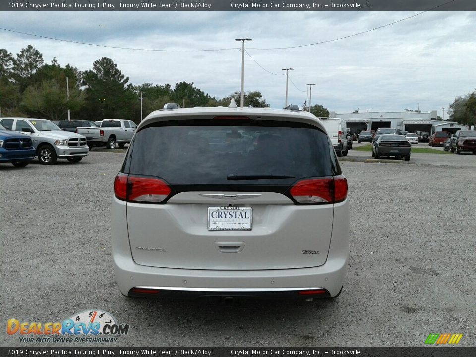 2019 Chrysler Pacifica Touring L Plus Luxury White Pearl / Black/Alloy Photo #4
