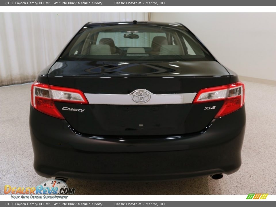 2013 Toyota Camry XLE V6 Attitude Black Metallic / Ivory Photo #24