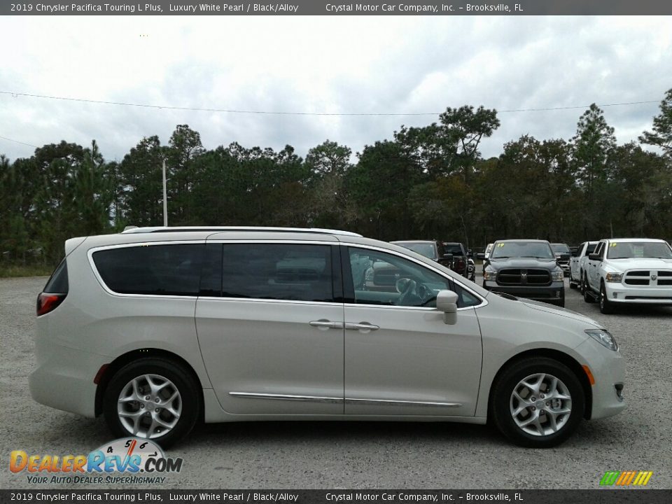 2019 Chrysler Pacifica Touring L Plus Luxury White Pearl / Black/Alloy Photo #6