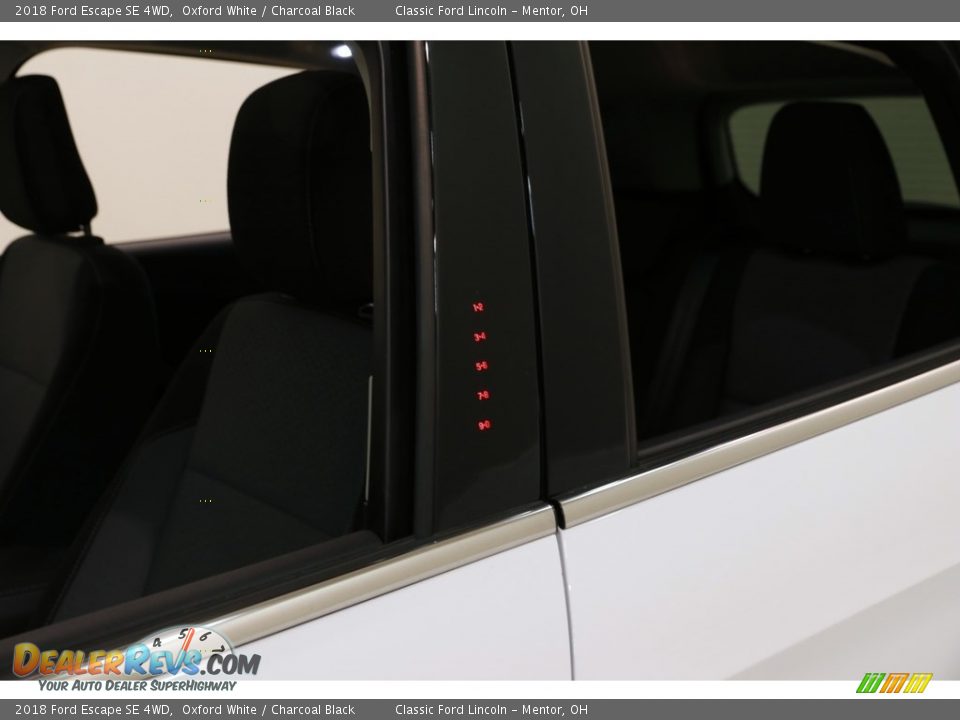 2018 Ford Escape SE 4WD Oxford White / Charcoal Black Photo #4