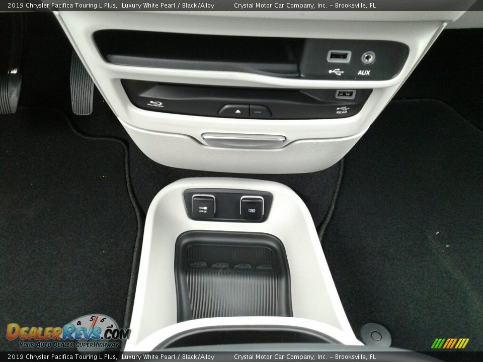 2019 Chrysler Pacifica Touring L Plus Luxury White Pearl / Black/Alloy Photo #16