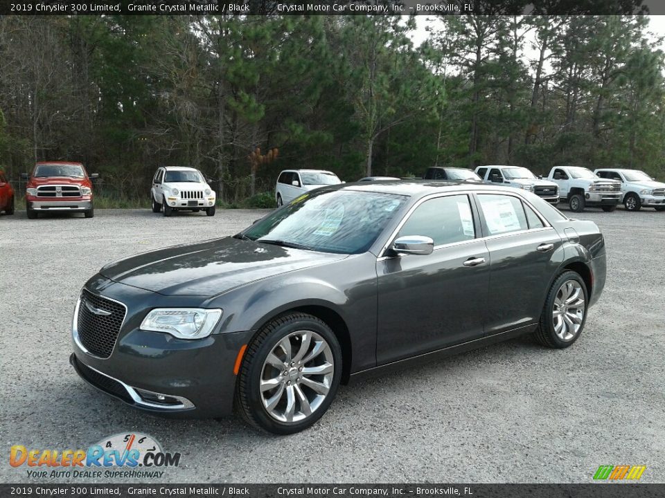 Front 3/4 View of 2019 Chrysler 300 Limited Photo #1