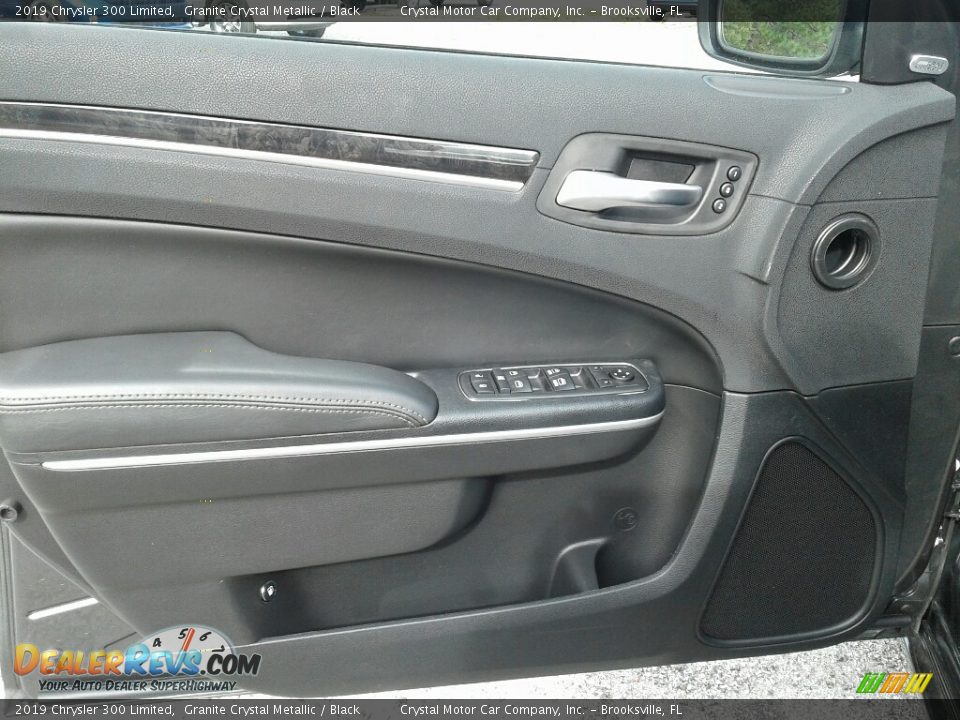 Door Panel of 2019 Chrysler 300 Limited Photo #17