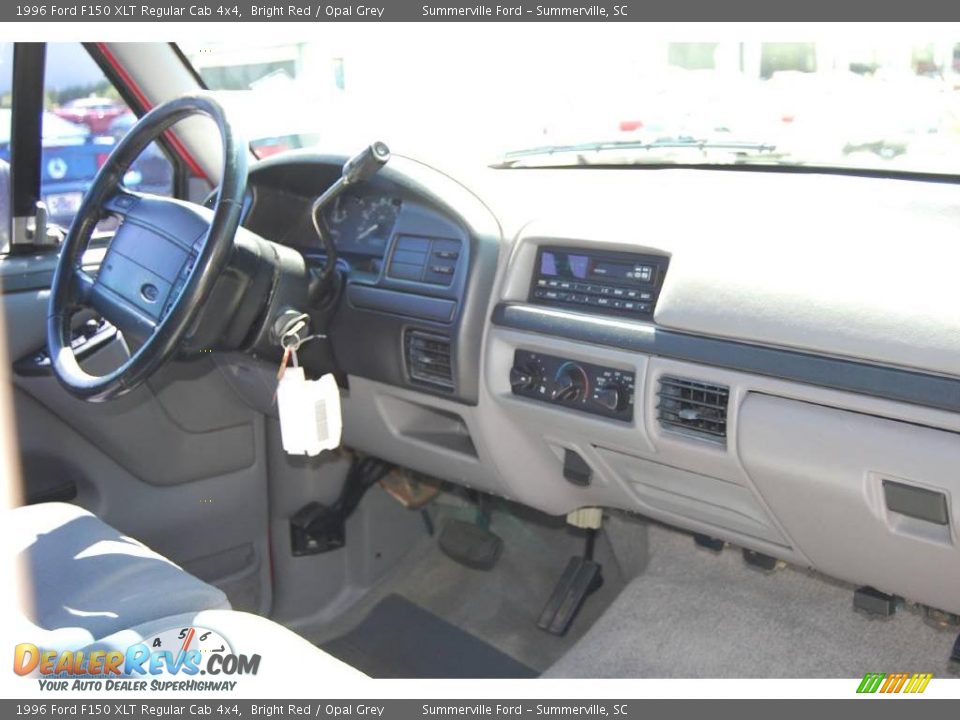 1996 Ford F150 XLT Regular Cab 4x4 Bright Red / Opal Grey Photo #8