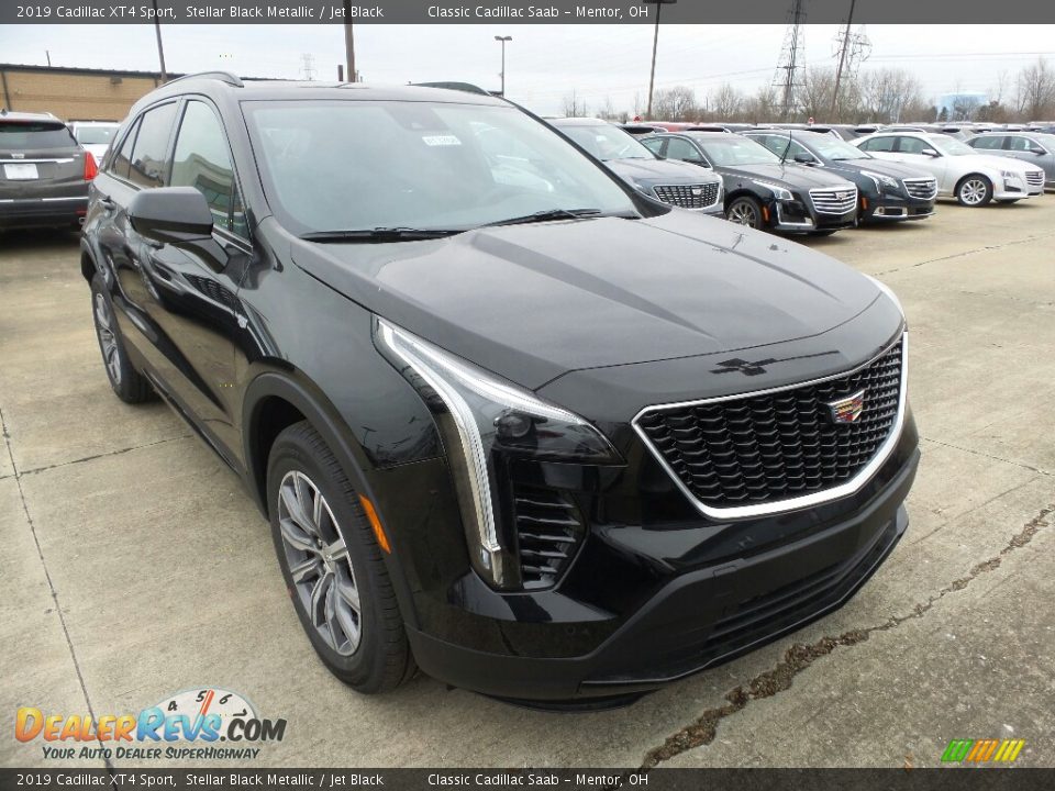 Front 3/4 View of 2019 Cadillac XT4 Sport Photo #1