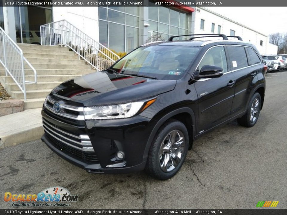 Front 3/4 View of 2019 Toyota Highlander Hybrid Limited AWD Photo #1