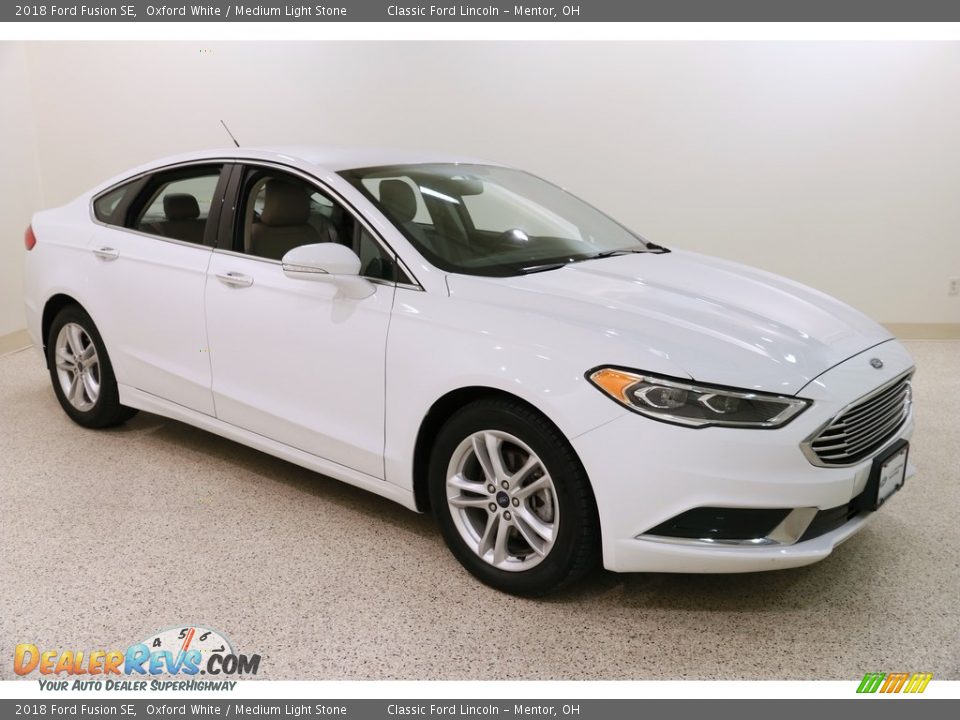 2018 Ford Fusion SE Oxford White / Medium Light Stone Photo #1