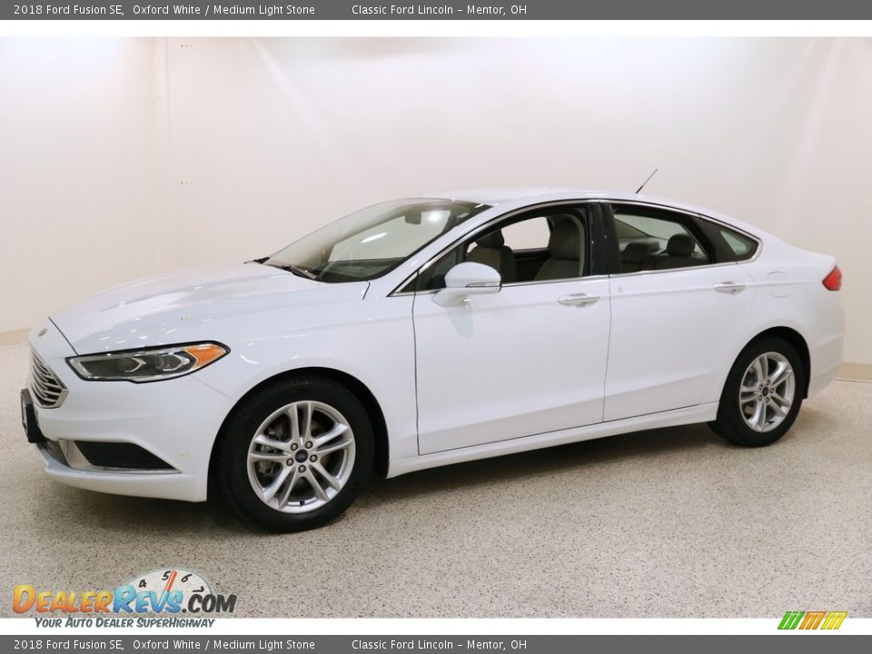 2018 Ford Fusion SE Oxford White / Medium Light Stone Photo #3