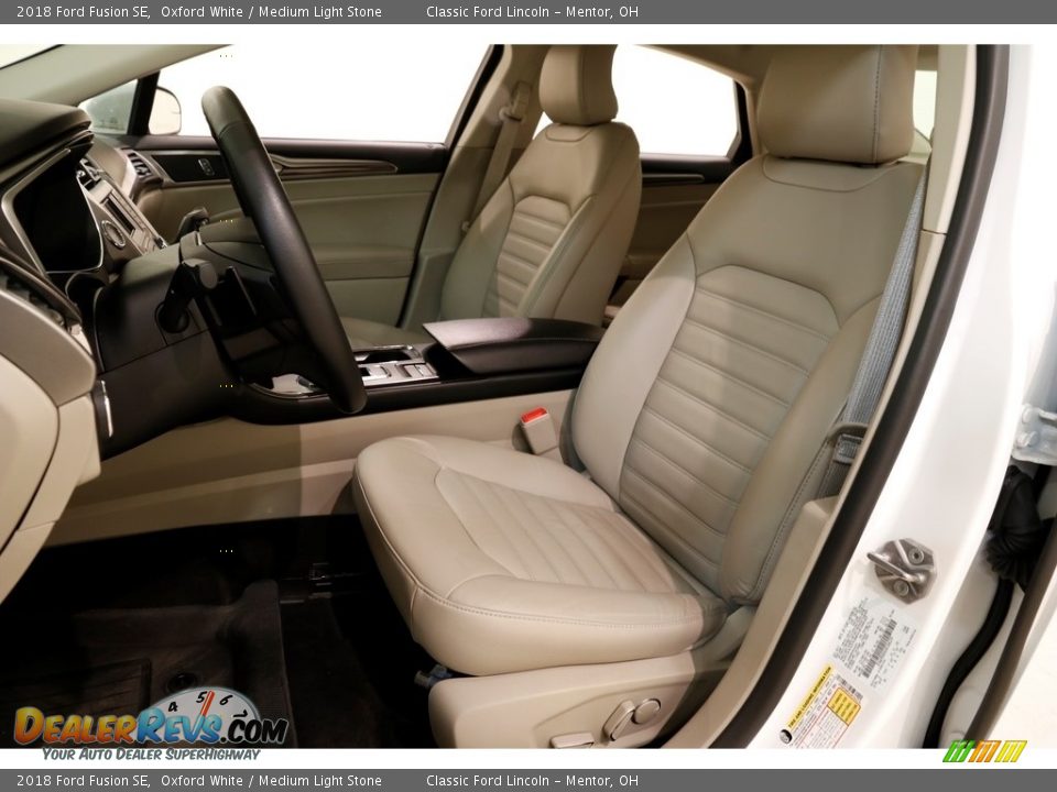 2018 Ford Fusion SE Oxford White / Medium Light Stone Photo #5