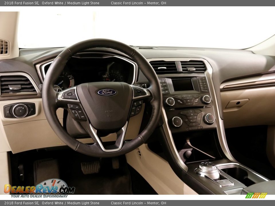 2018 Ford Fusion SE Oxford White / Medium Light Stone Photo #6