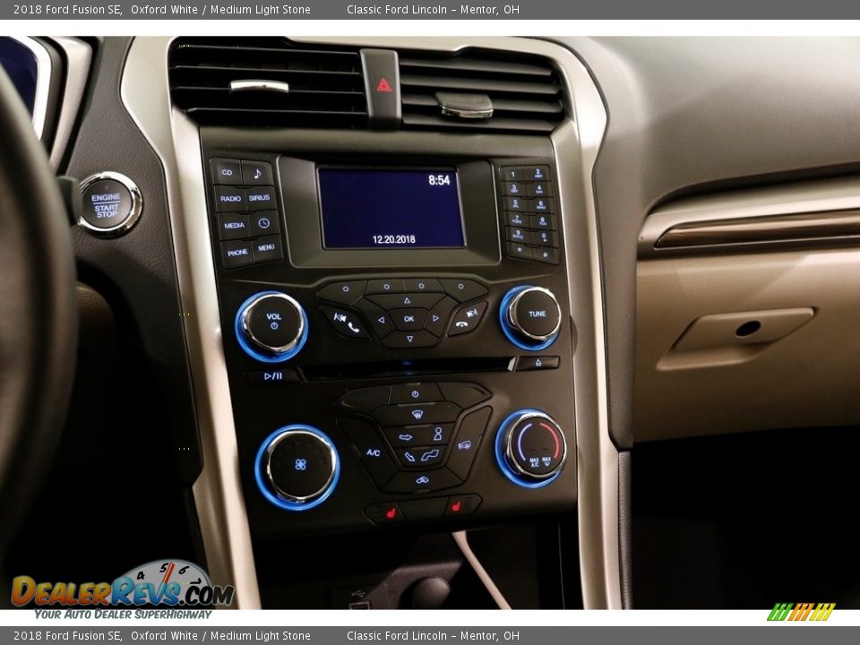 2018 Ford Fusion SE Oxford White / Medium Light Stone Photo #9